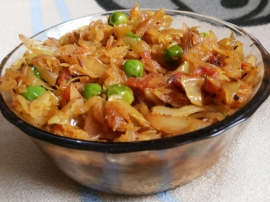 Patta Gobhi Matar (Cabbage cooked with Peas)
